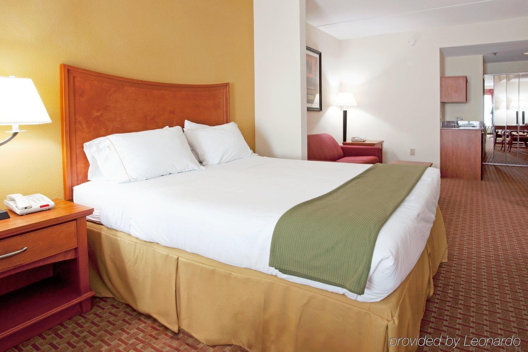 Holiday Inn Express Hotel & Suites Jacksonville North-Fernandina By Ihg Юлий Стая снимка