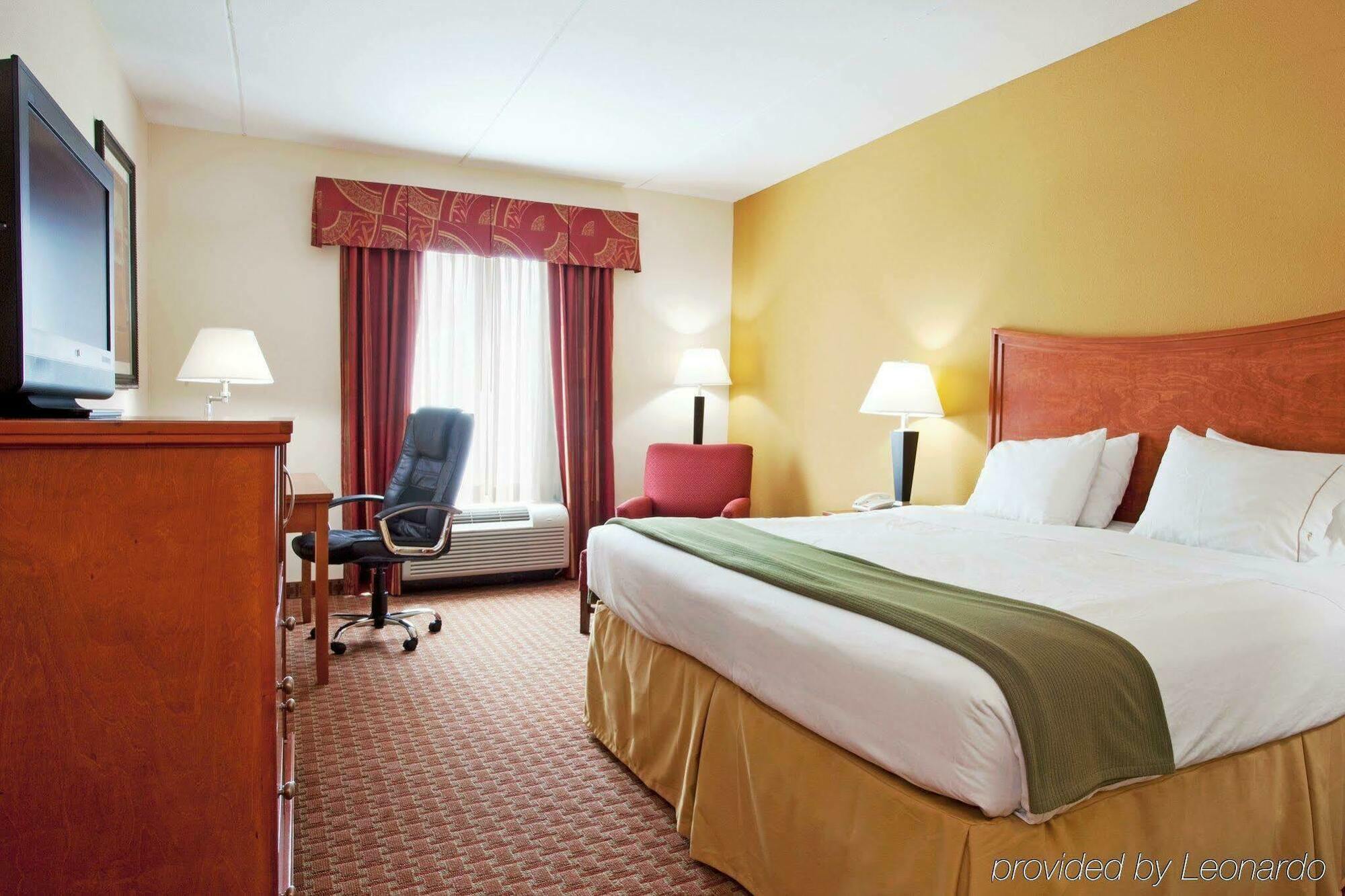 Holiday Inn Express Hotel & Suites Jacksonville North-Fernandina By Ihg Юлий Стая снимка